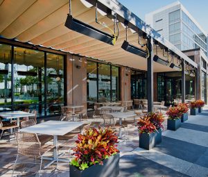 Group Dining: Outdoor Patio